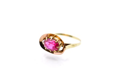 Zlatý prsten s červeným kamenem - rubín, vel. 52,5