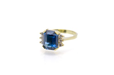 Zlatý prsten s modrým kamenem a zirkony, vel. 55