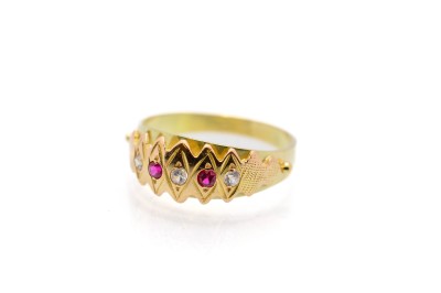 Zlatý prsten se zirkony a červenými kamínky, vel. 57