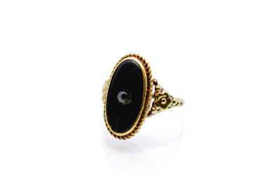 Zlatý prsten s onyxem, vel. 50