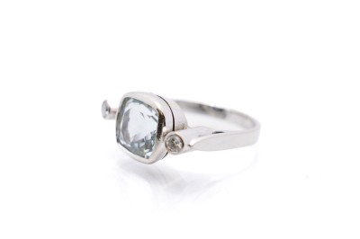 Prsten z bílého zlata s akvamarínem a diamanty, vel. 54