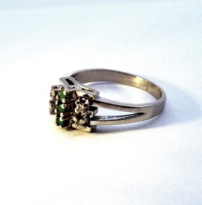 Zlatý prsten se smaragdy a diamanty, vel. 53