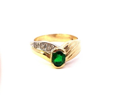 Zlatý prsten se smaragdem a zirkony, vel. 56