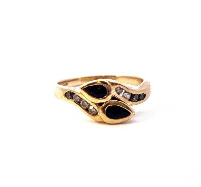 Zlatý prsten se zirkony a safíry, vel. 58