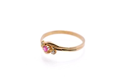 Starožitný zlatý prsten s růžovým kamínkem a zirkony, vel. 60