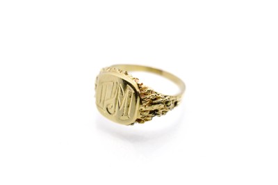 Zlatý prsten s monogramem P. M., vel. 62