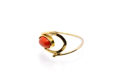 Zlatý prsten s korálem, vel. 55,5