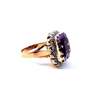 Zlatý prsten s ametystem a diamanty, vel. 56