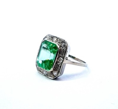 Starožitný zlatý prsten se smaragdem a diamanty, vel. 59
