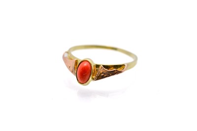Zlatý prsten s korálem, vel. 54
