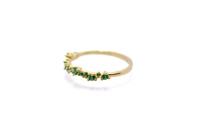 Zlatý prsten se zelenými kamínky, vel. 53,5