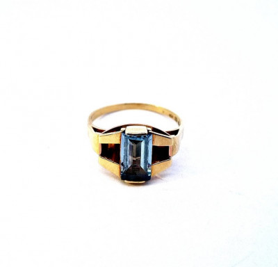 Zlatý prsten s modrým kamenem, vel. 59