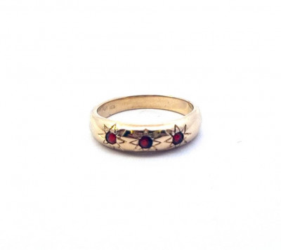 Zlatý prsten s almandiny, vel. 51