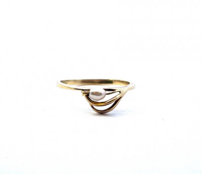 Zlatý prsten s perlou, vel. 56