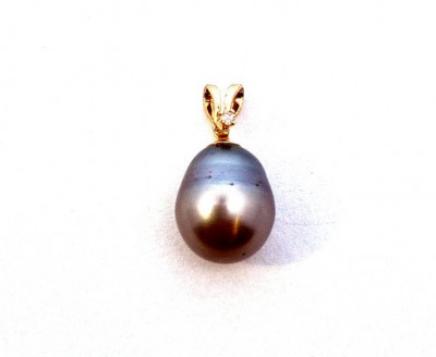 Zlatý přívěs s perlou a zirkonem