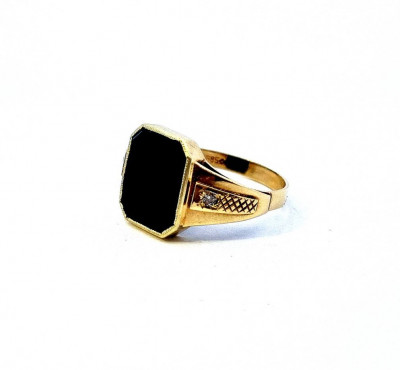 Pánský zlatý prsten s onyxem a zirkony, vel. 66