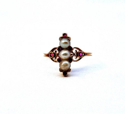 Zlatý prsten s perlami a rubíny, vel. 49