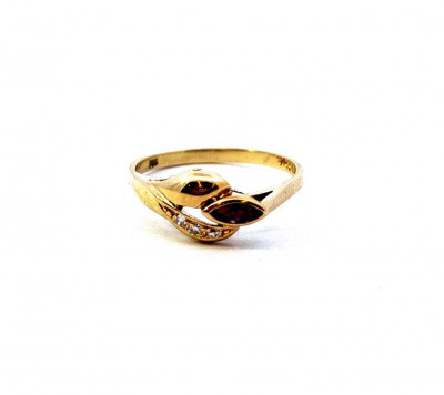 Zlatý prsten s rubínem a diamanty, vel. 55