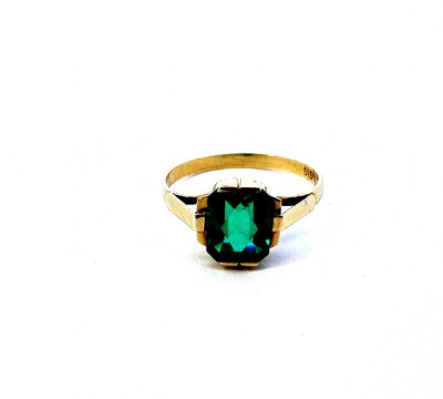 Starožitný zlatý prsten se zeleným kamenem, vel. 57