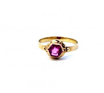 Zlatý prsten s rubínem, vel. 56
