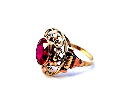 Zlatý prsten s rubínem, vel. 56