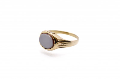 Zlatý prsten s modro-hnědým kamenem, vel. 61