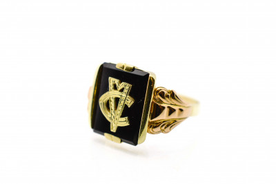 Starožitný zlatý prsten s onyxem, vel. 62