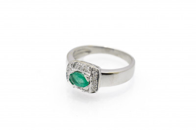 Zlatý prsten se smaragdem a diamanty, vel. 53