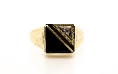Zlatý prsten s onyxem a zirkonem, vel. 63