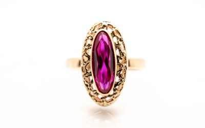 Zlatý prsten s červeným kamenem - rubín, vel. 56