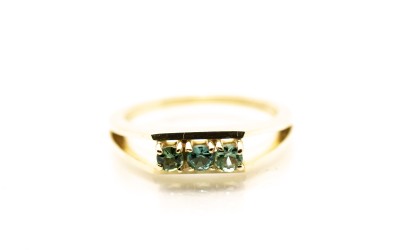 Zlatý prsten se zelenomodrými kamínky, vel. 56