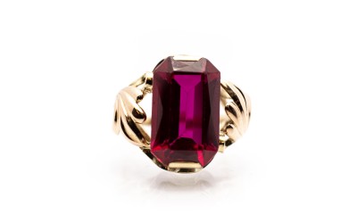 Zlatý prsten s červeným kamenem, vel. 51,5