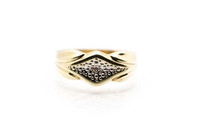 Zlatý prsten s briliantem, vel. 56