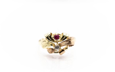 Zlatý prsten s červeným kamenem - rubín a zirkonem, vel. 58