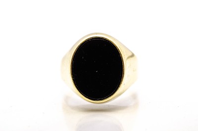 Zlatý prsten s onyxem - pánský, vel. 62