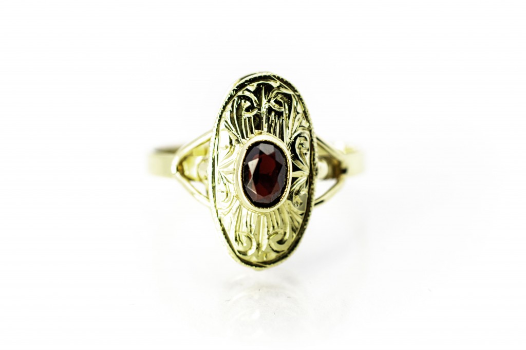 Zlatý prsten s rubínem, vel. 59