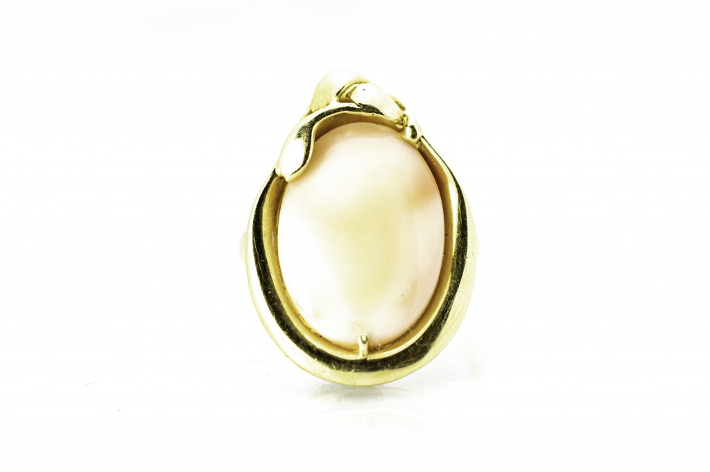 Zlatý prsten s oranžovobílým kamenem vel.55
