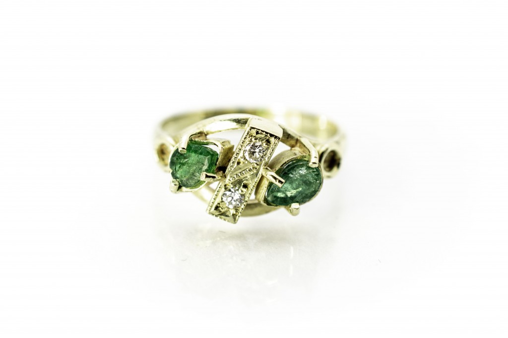 Zlatý prsten se smaragdy a diamanty, vel. 53