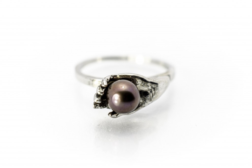Zlatý prsten s černou perlou, vel. 53