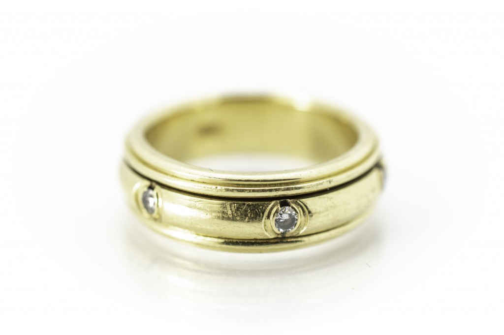 Zlatý prsten s diamanty 6 x 0,08 ct, vel. 63