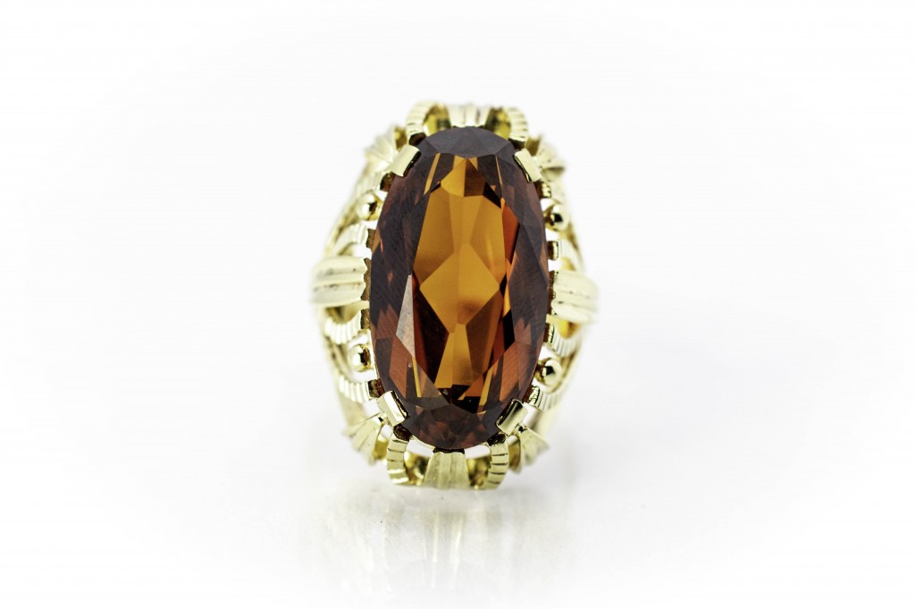 Zlatý prsten s hnědým kamenem vel. 55