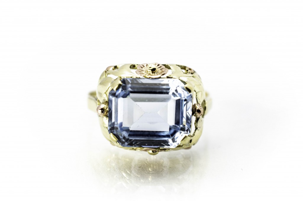 Zlatý prsten s modrým kamenem vel. 57
