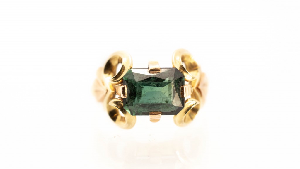 Zlatý prsten se zeleným kamenem, vel. 55