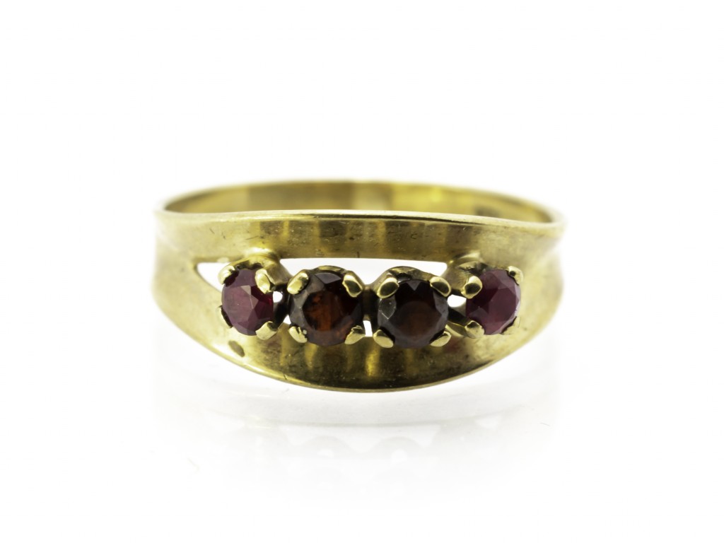 Zlatý prsten  s rubíny, vel. 57