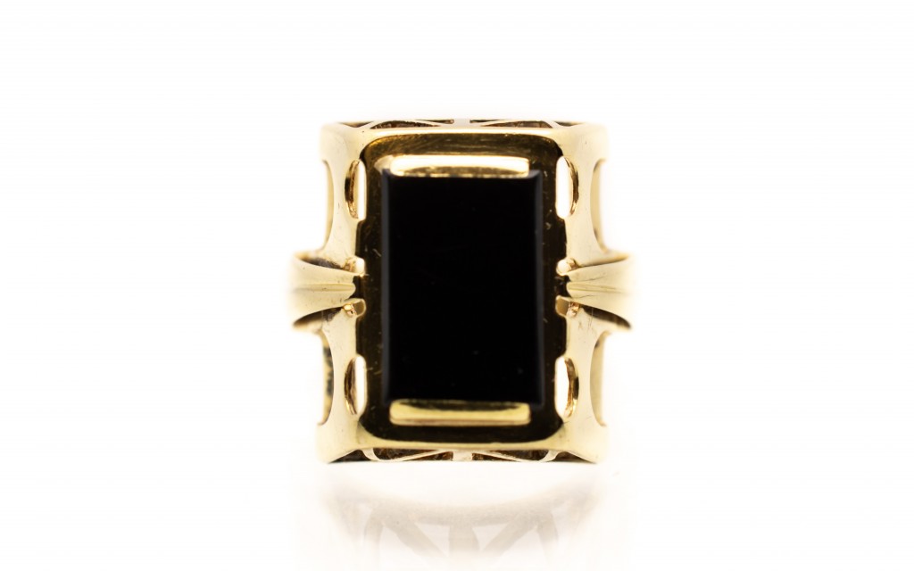 Zlatý prsten s onyxem, vel. 57