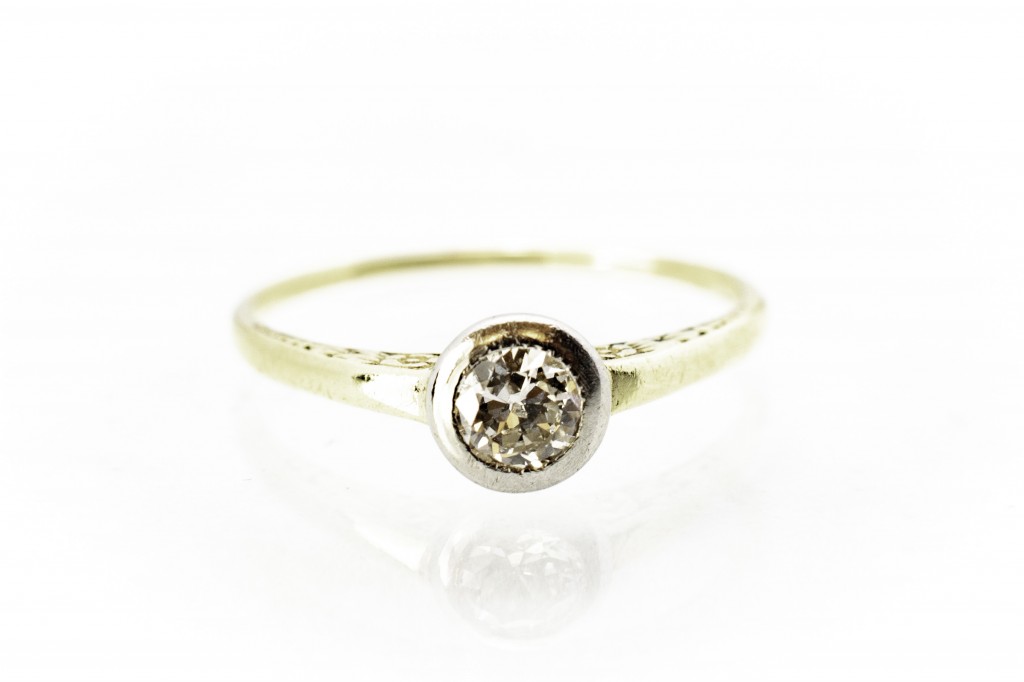 Art deco prsten z bílého zlata s diamantem - solitér, 1. republika, vel. 55