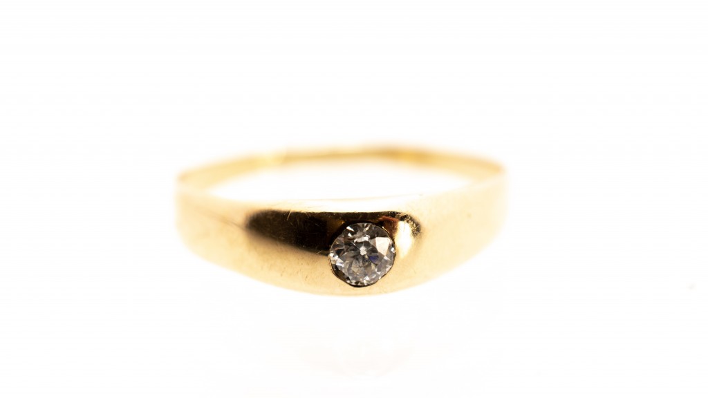Zlatý prsten s briliantem, vel. 58