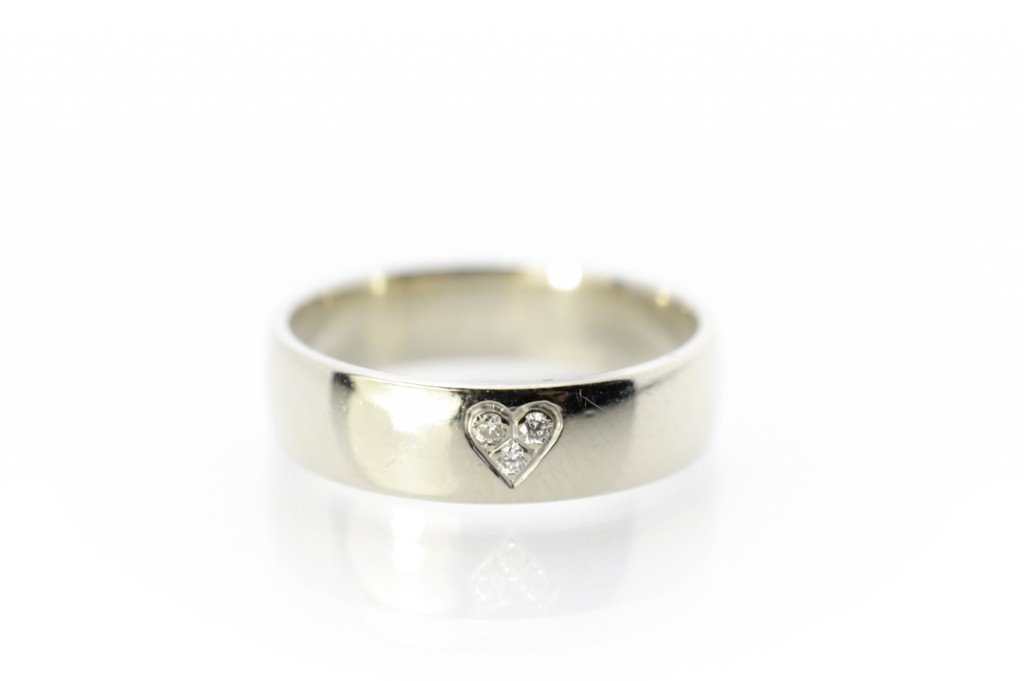 Zlatý prsten - srdíčko, diamanty, vel. 52